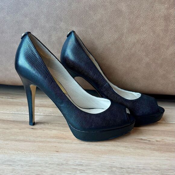 MICHAEL Kors Black Platform Pumps Size 8 Heels Peep Toe - Picture 1 of 6